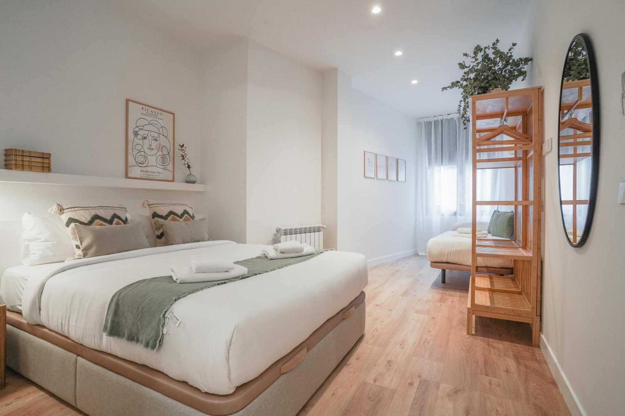 Amazing Apartment-3bedrooms 3bathrooms-lavapies Apartament