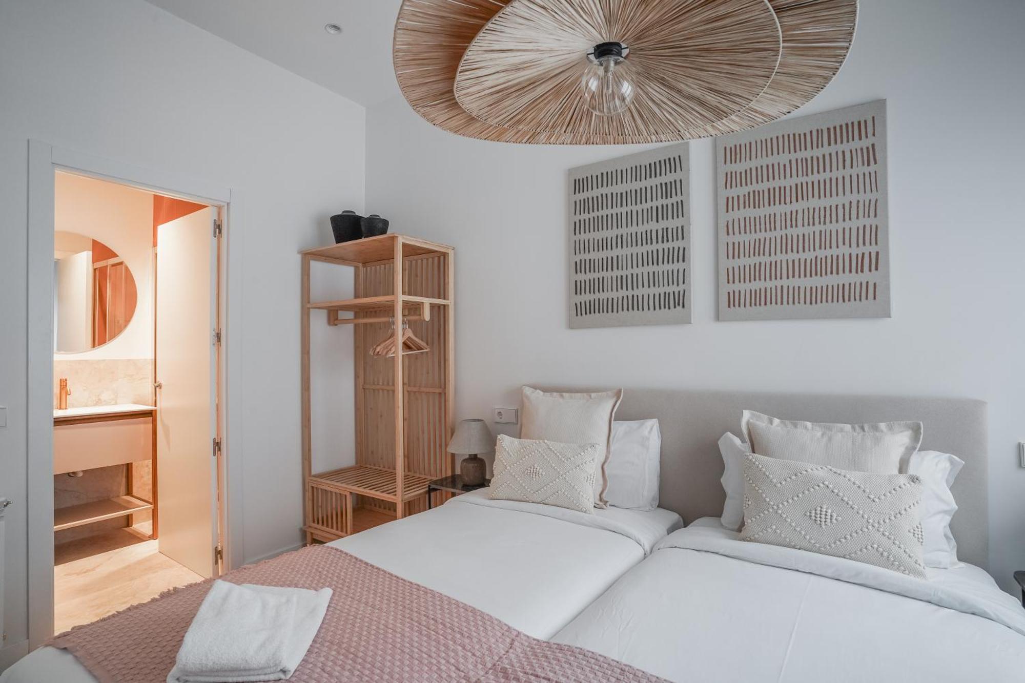 Amazing Apartment-3bedrooms 3bathrooms-lavapies Apartament